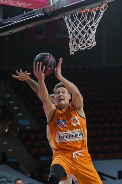 曼联则是另 曼联则是另